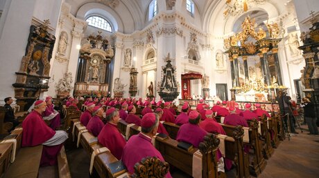 Die deutschen Bischöfe während eines Gottesdienstes im Fuldaer Dom / © Harald Oppitz (KNA)
