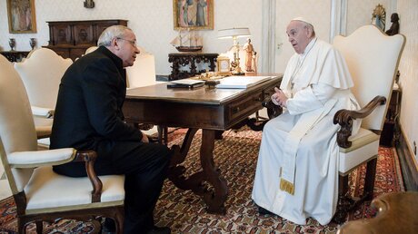 Marko Ivan Rupnik zu Besuch bei Papst Franziskus (Archiv) / © Vatican Media/Romano Siciliani (KNA)