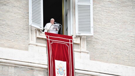 Papst Franziskus beim Mittagsgebet / © Vatican Media/Romano Siciliani (KNA)