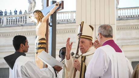 Papst Franziskus beim Eröffnungsgottesdienst der Weltsynode / © Romano Siciliani (KNA)