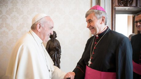 Papst Franziskus und Pascal Delannoy / © Vatican Media/Romano Siciliani (KNA)