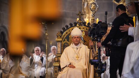 Herwig Gössl, neuer Erzbischof von Bamberg beim Gottesdienst zu seiner Amtseinführung als Erzbischof von Bamberg am 2. März 2024 im Bamberger Dom.  / © Katharina Gebauer (KNA)