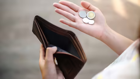 Armut / &copy; MR.SUWAT RITTIRON (shutterstock)