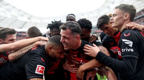 Spieler des neuen deutschen Fußballmeisters Bayer 04 Leverkusen / © Rolf Vennenbernd (dpa)