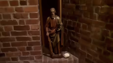 Hl. Judas Thadd&auml;us mit Bl&uuml;mchen / &copy; Sr. Emmanuela (privat)