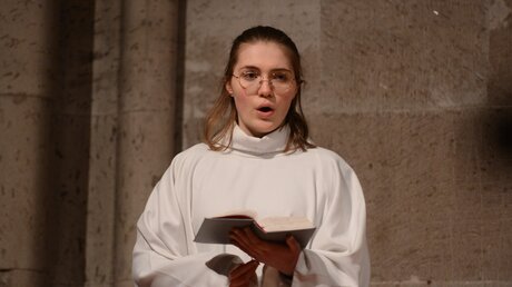 Der Lieblingsort von Laura Peters, Mitglied im Mädchenchor am Kölner Dom, ist das Chorpodest im südlichen Langhaus
