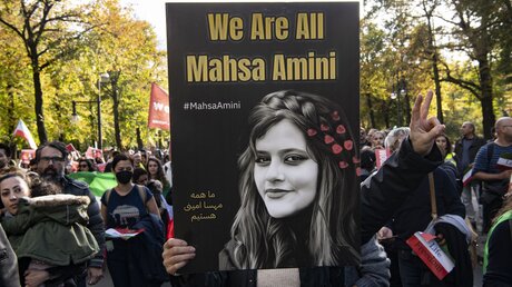 Demonstration nach dem der Tod von Mahsa Amini / © Paul Zinken (dpa)