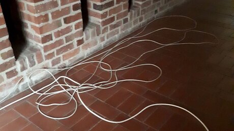 Die verschlungenen Kabel / © Sr. Emmanuela Kohlhaas (privat)