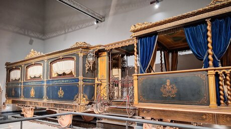 Eisenbahnwaggon der Eisenbahn von Papst Pius IX. im Museum "Centrale Montemartini" in Rom  / © Severina Bartonitschek (KNA)
