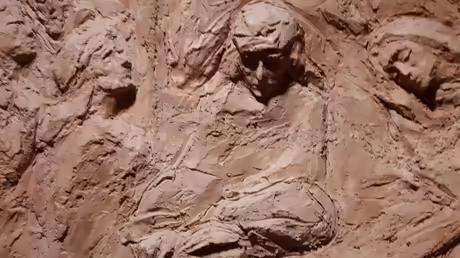 Das Tonrelief im Refektorium / &copy; Sr. Emmanuela Kohlhaas (privat)