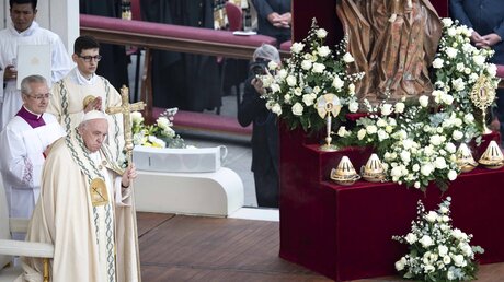 Messe zur Heiligsprechung mit Papst Franziskus auf dem Petersplatz am 9. Oktober 2022 im Vatikan. / © Cristian Gennari/Romano Siciliani (KNA)