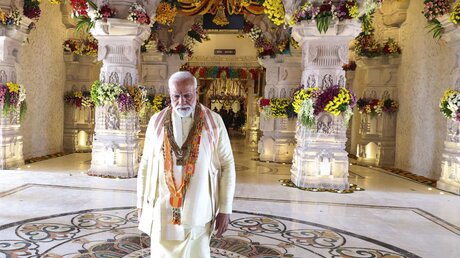 Der indische Premierminister Narendra Modi nach der Eröffnung eines Tempels, der dem hinduistischen Gott Ram gewidmet ist / © Press Information Bureau (dpa)