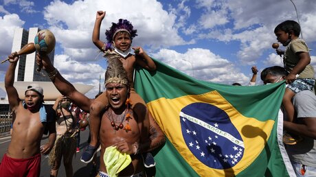 Indigene demonstrieren in Brasilien / © Eraldo Peres/AP (dpa)