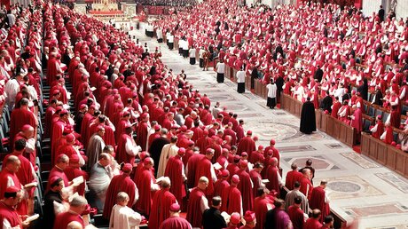 Blick in die Konzilsaula während des Zweiten Vatikanischen Konzils / © Ernst Herb (KNA)