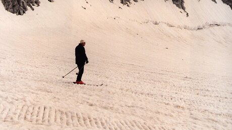 Einen zweitägigen Ski-Urlaub verbrachte Papst Johannes Paul II. am 16. und 17. Juli 1984 auf dem 3550 Meter hohen Alpenberg Adamello südlich des Ortlers / © N.N. (KNA)