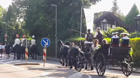 Kutsche mit dem K&ouml;nigspaar / &copy; Sr. Emmanuela Kohlhaas (privat)