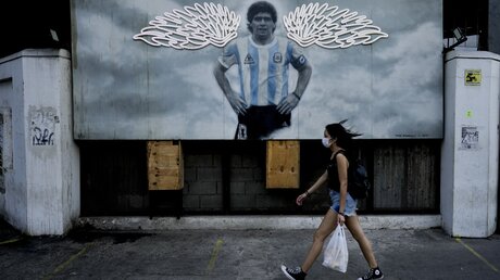 Maradona-Denkmal in Argentinien / © Natacha Pisarenko (dpa)