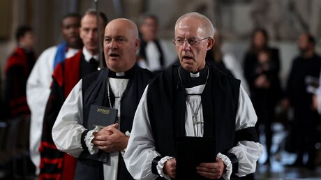 Justin Welby (vorne), Erzbischof von Canterbury / © Paul Childs (dpa)