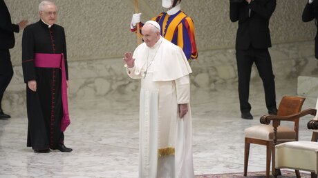 Papst Franziskus während der Generalaudienz am 09.02.2022 / © Gregorio Borgia (dpa)