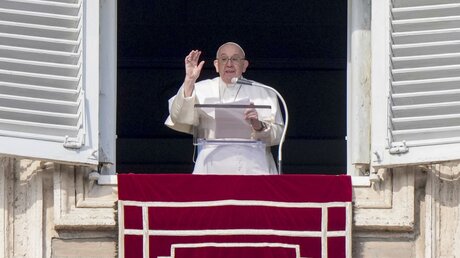 Papst Franziskus beim Angelusgebet / © Andrew Medichini (dpa)