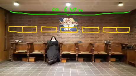 Wandvermessung f&uuml;r neue Bilder / &copy; Sr. Emmanuela Kohlhaas (privat)