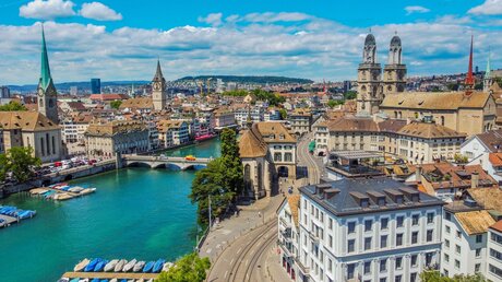 Blick auf die Altstadt von Zürich  / © Iurii Dzivinskyi (shutterstock)