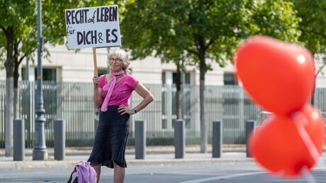 Protest gegen Abtreibungsbefürworter / © Rolf Zoellner (epd)