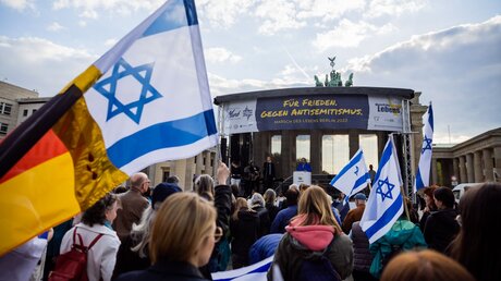Demonstration gegen Judenhass und Antisemitismus / © Christoph Soeder (dpa)