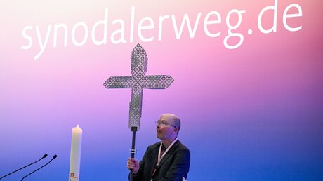 Fünfte Synodalversammlung in Frankfurt am Main / © Arne Dedert (dpa)