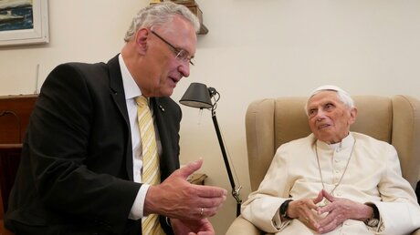 Herrmann besucht Papst Benedikt / © Bayerisches Innenministerium (dpa)