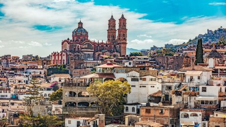 Blick auf Taxco im mexikanischen Bundesstaat Guerrero / © posztos (shutterstock)