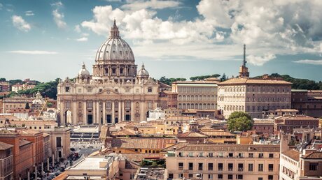 Petersdom und Papstpalast im Vatikan / © Viacheslav Lopatin (shutterstock)