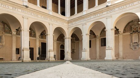 Renaissance-Kloster Chiostro del Bramante in Rom / © penofoto (shutterstock)