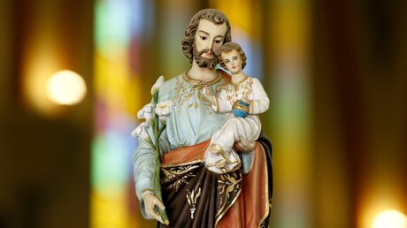 Hl. Josef mit dem Jesuskind (shutterstock)
