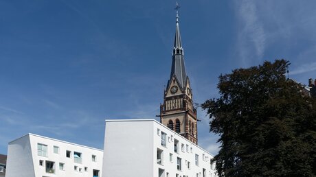 Von 18 bis 21 Uhr findet in der Christuskirche am Reformationstag der Jugendgottesdienst statt. / © gerd-harder (shutterstock)