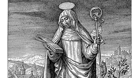 Die Heilige Gertrud von Nivelles in Äbtissinenroben. Sie hält einen Stab in der Hand an dem drei Mäuse hochklettern. / © Morphart Creation (shutterstock)