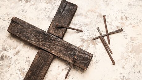 Symbolbild Missbrauch in der Kirche / © Pixel-Shot (shutterstock)