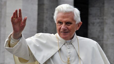 "Mythenbildung" um Benedikt XVI. / © Martin Gardeazabal (shutterstock)