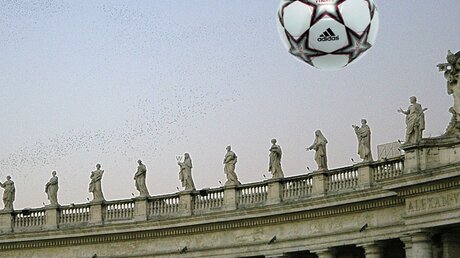 Auch im Vatikan gibt es Fußballbegeisterte (DR)