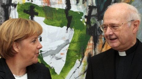 Vertrauen: Bundeskanzlerin Angela Merkel und Erzbischof Robert Zollitsch (KNA)