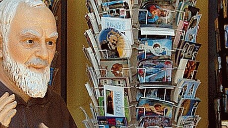 Pater Pio: Um den Volksheiligen wird in Italien ein regelrechter Kult betrieben - Nicht immer frei von Kitsch (KNA)