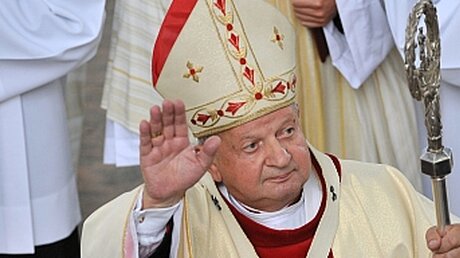 Krakau: Kardinal Stanislaw Dziwisz beim Einzug in das Heiligtum der göttlichen Barmherzigkeit (KNA)