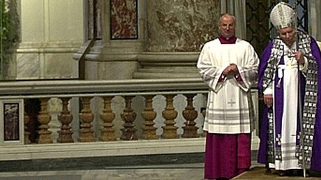 12. März 2000: Papst Johannes Paul II. spricht das "Mea Culpa" (KNA)