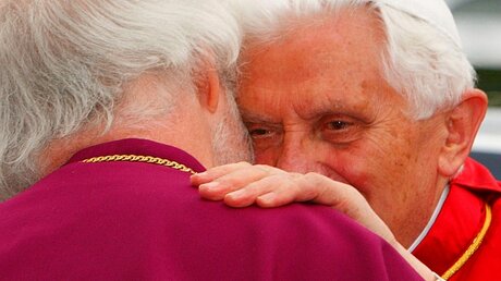 Vergangenheit: Erzbischof Rowan Williams und Papst Benedikt XVI. (KNA)