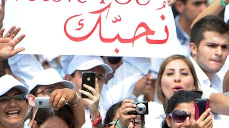 Junge Libanesen warten auf den Papst (KNA)