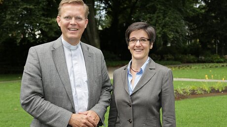 Generalvikar Meiering und die Leiterin HA Schule/Hochschule Schwarz-Boenneke  (Erzbistum Köln)