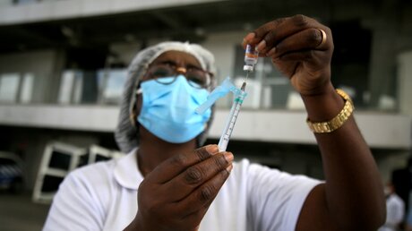 Rufe nach eigenen afrikanischen Impfstoff werden lauter / © Joa Souza (shutterstock)