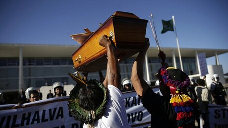 Guarani protestieren in Brasilien / © Fernando Bizerra Jr. (dpa)