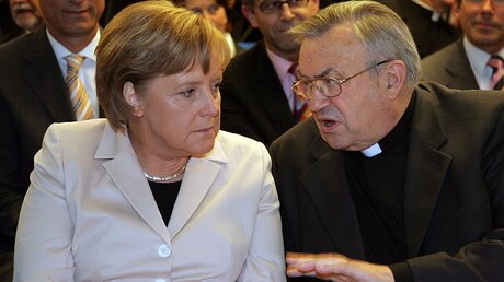 Kardinal Lehmann mit Angela Merkel / © Rainer Jensen (dpa)