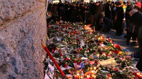 Solidarität mit den Opfern der Terroranschlages in Paris / © von Informationswiedergutmachung (Eigenes Werk) [CC BY-SA 4.0 (http://creativecommons.org/licenses/b